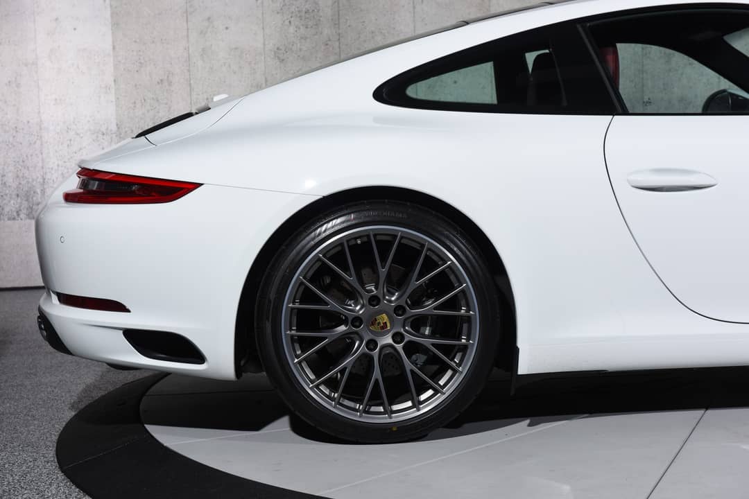 2017 Porsche 911 Carrera — photo 21