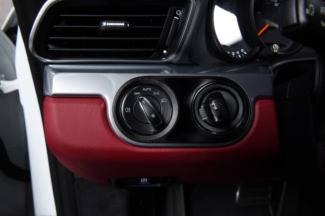 2017 Porsche 911 Carrera — photo 35