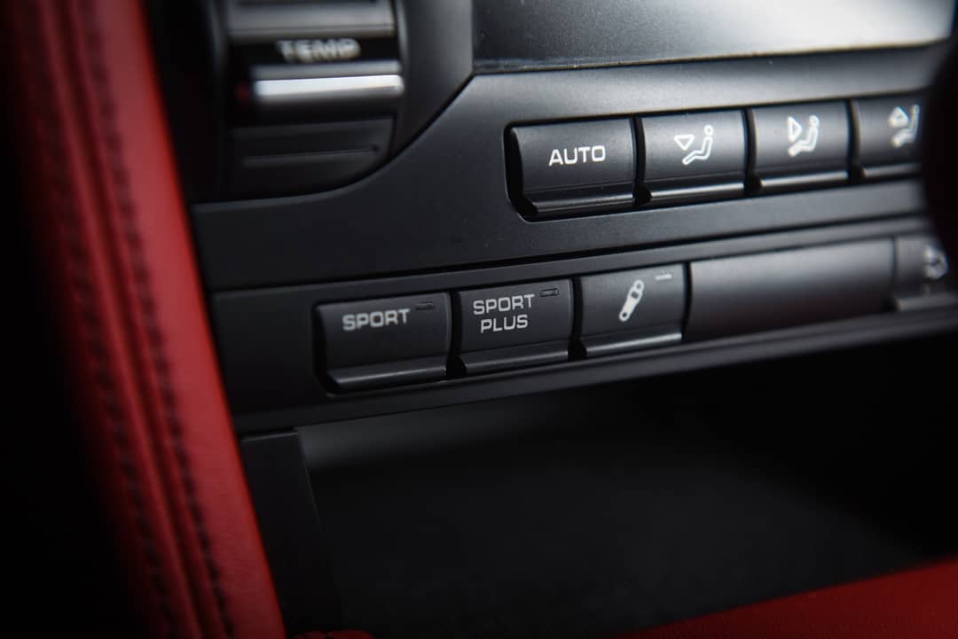 2012 Porsche 911 Turbo S — photo 45