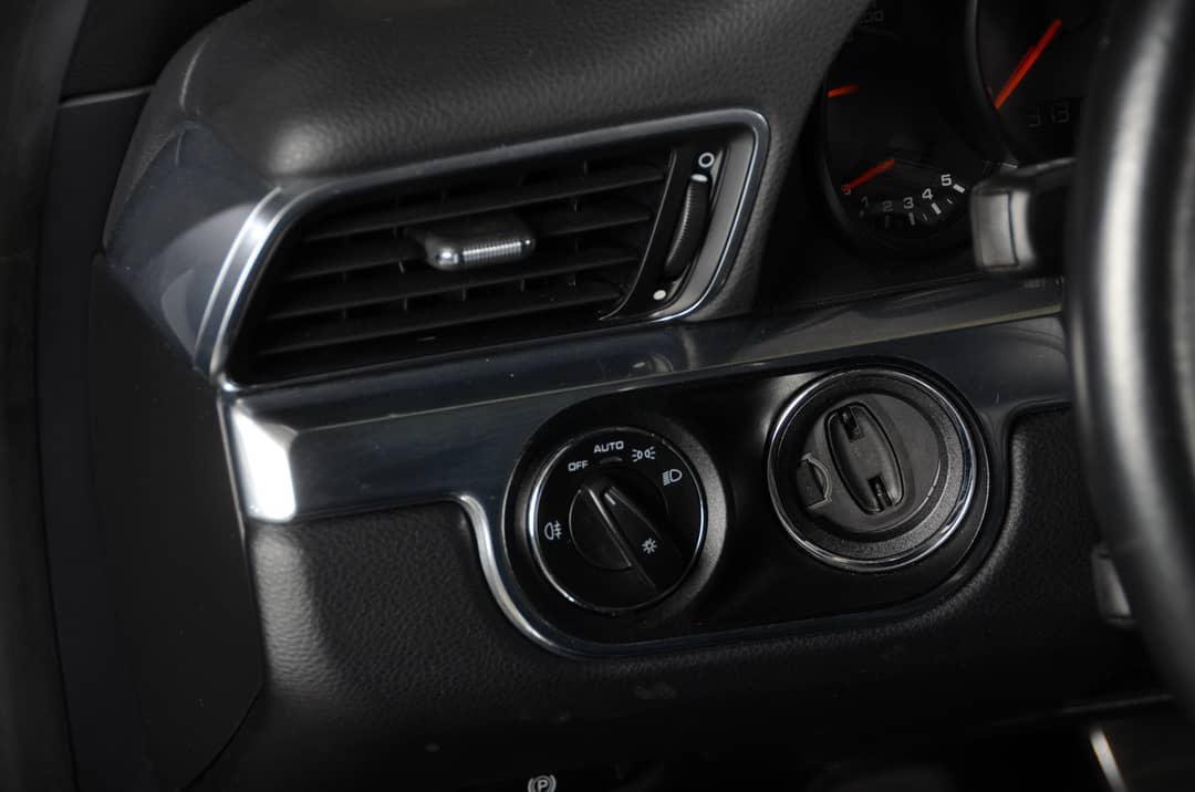 2014 Porsche 911 Carrera 4 — photo 32