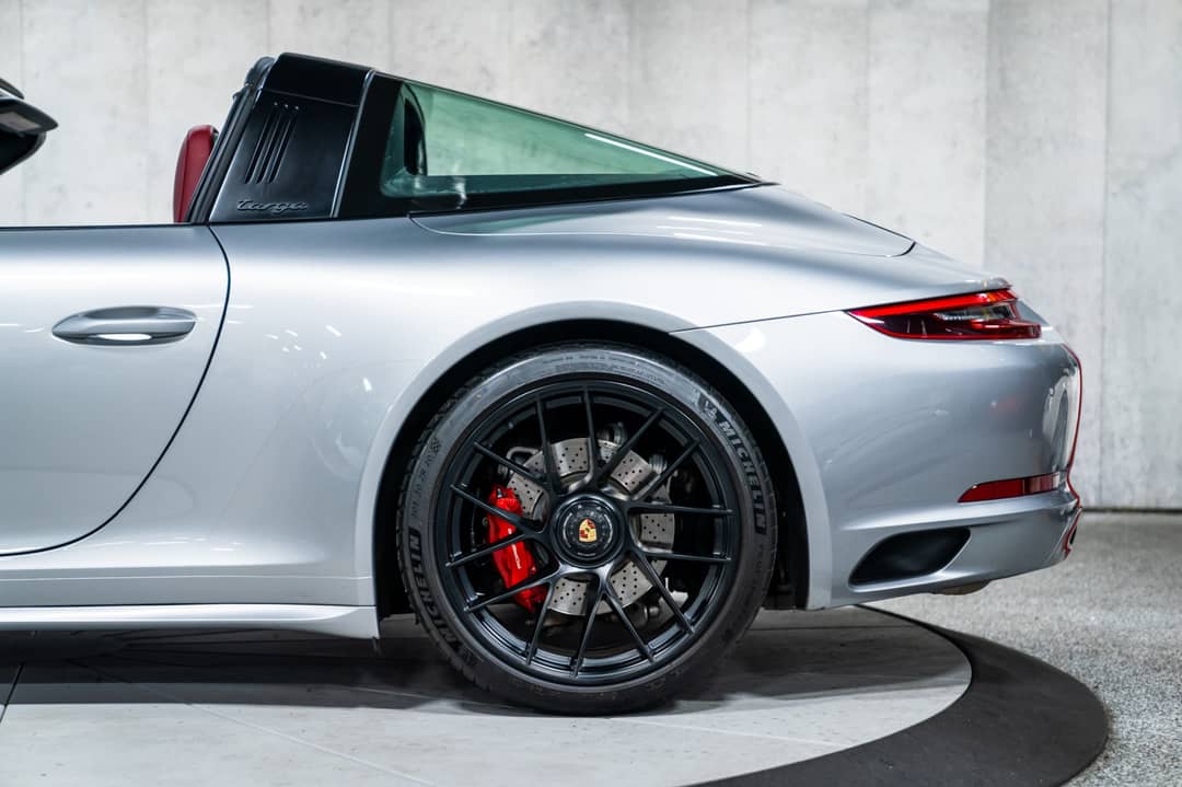 2019 Porsche 911 Targa 4 GTS — photo 16