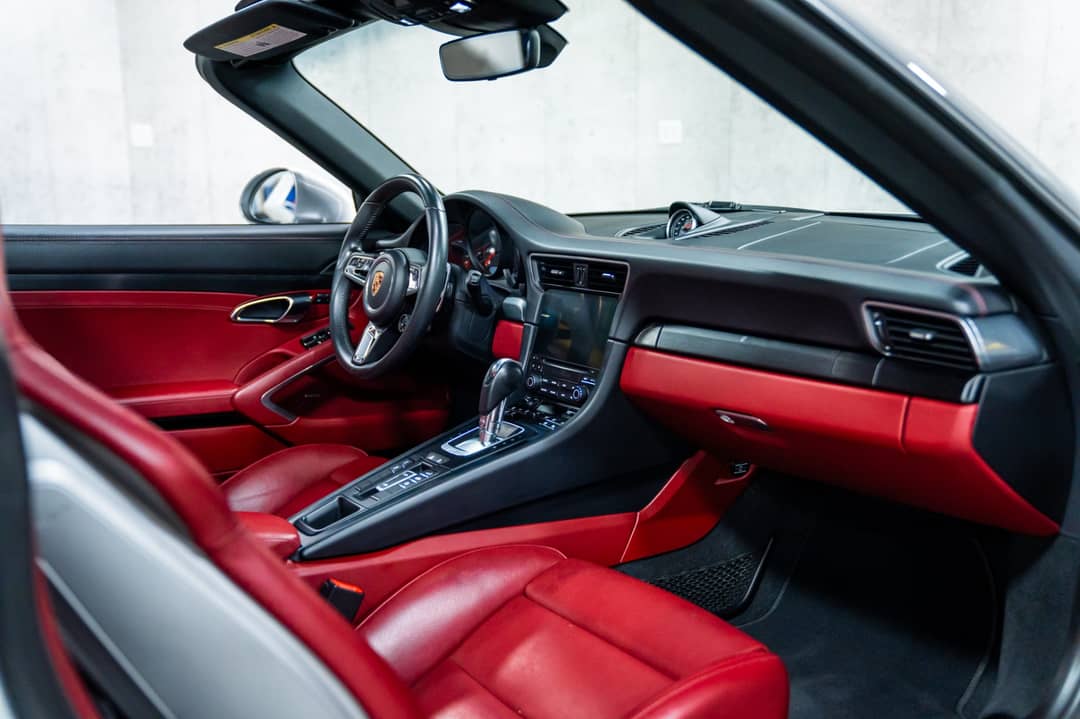 2019 Porsche 911 Targa 4 GTS — photo 28