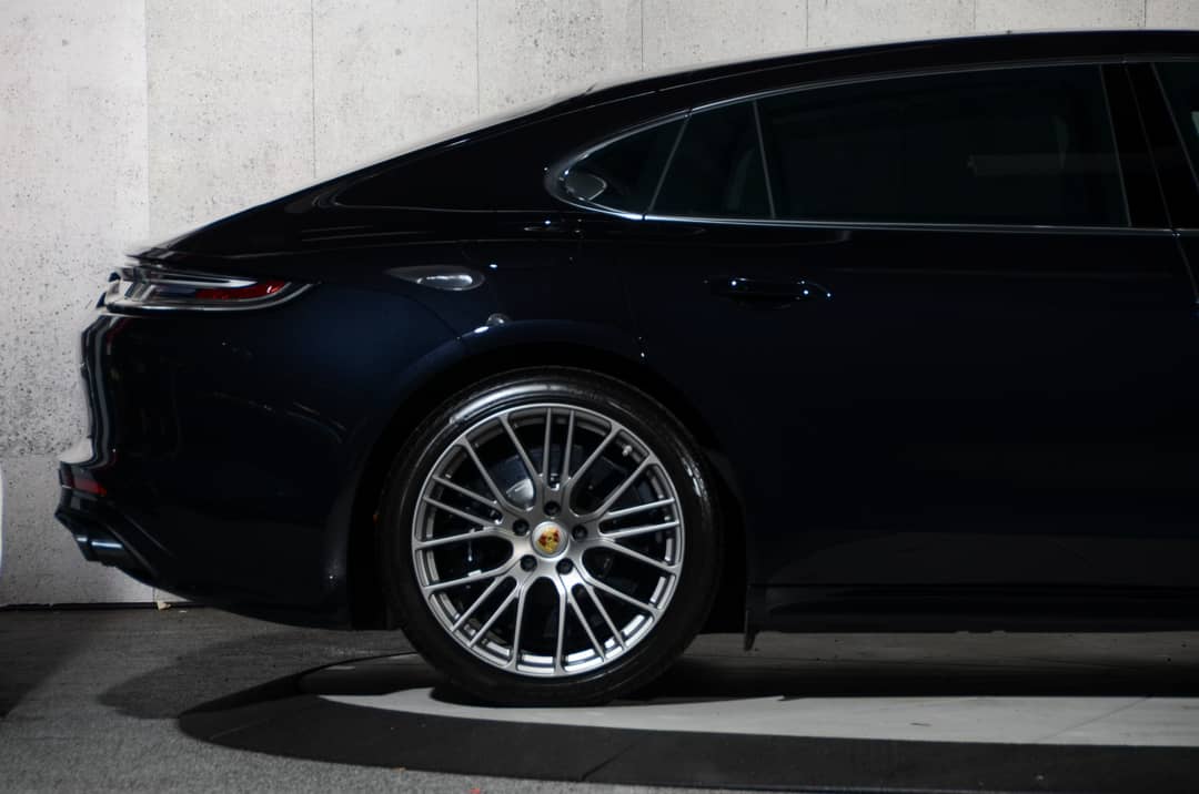 2023 Porsche Panamera Turbo S Executive — photo 2