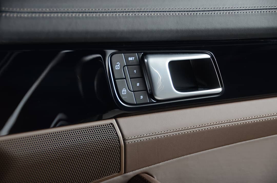 2023 Porsche Panamera Turbo S Executive — photo 23