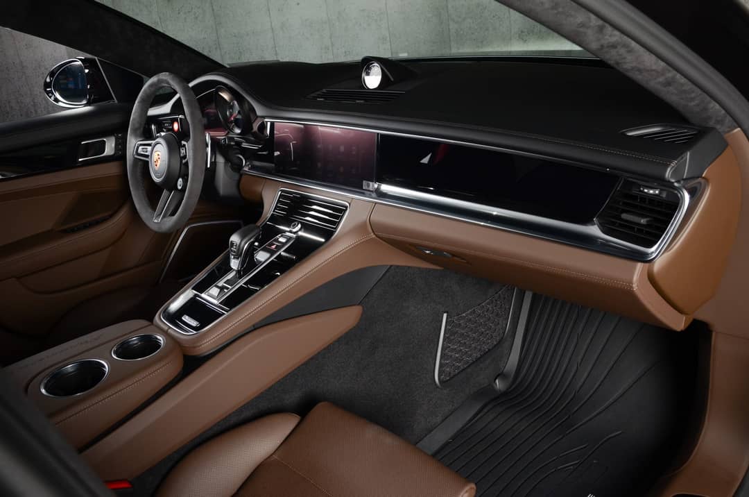 2023 Porsche Panamera Turbo S Executive — photo 38