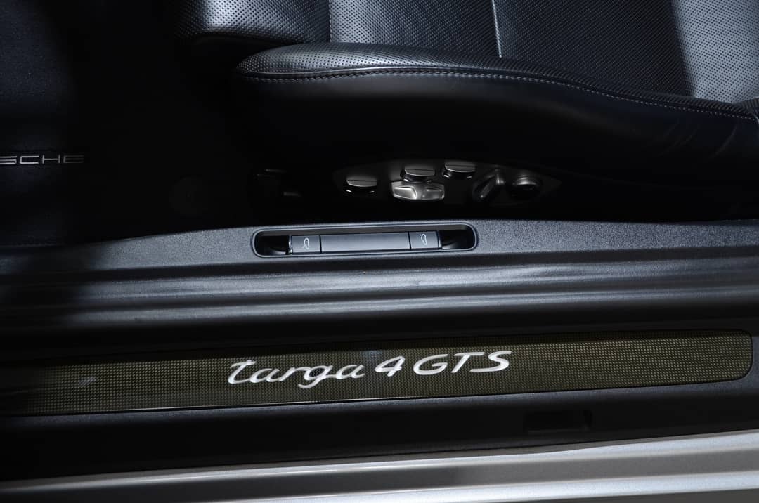 2018 Porsche 911 Targa 4 GTS — photo 19