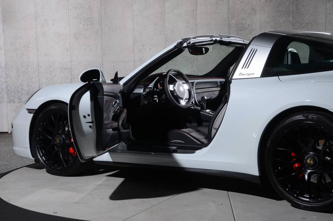 2016 Porsche 911 Targa 4 GTS — photo 22