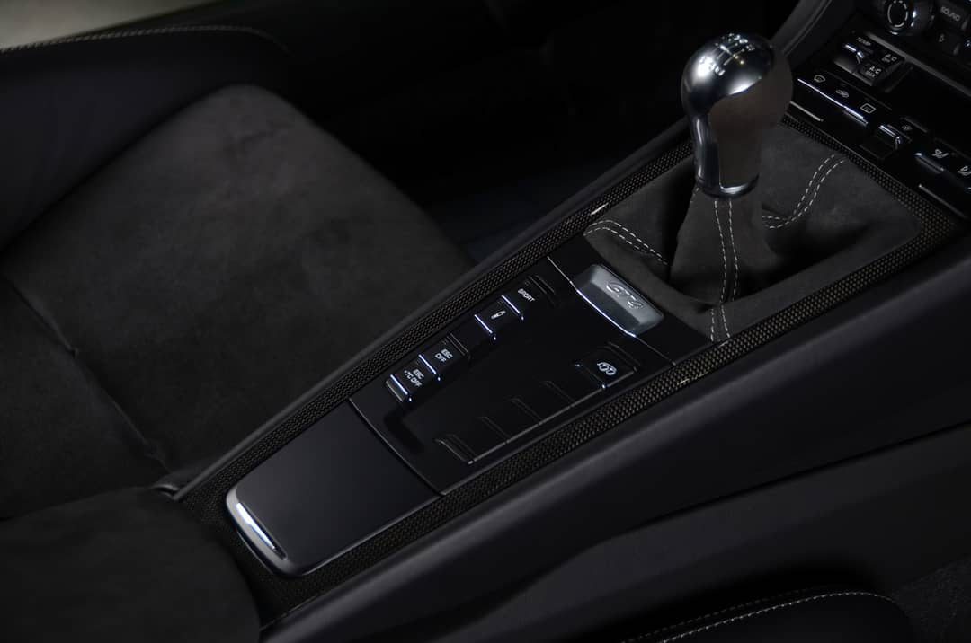2016 Porsche Cayman GT4 — photo 28