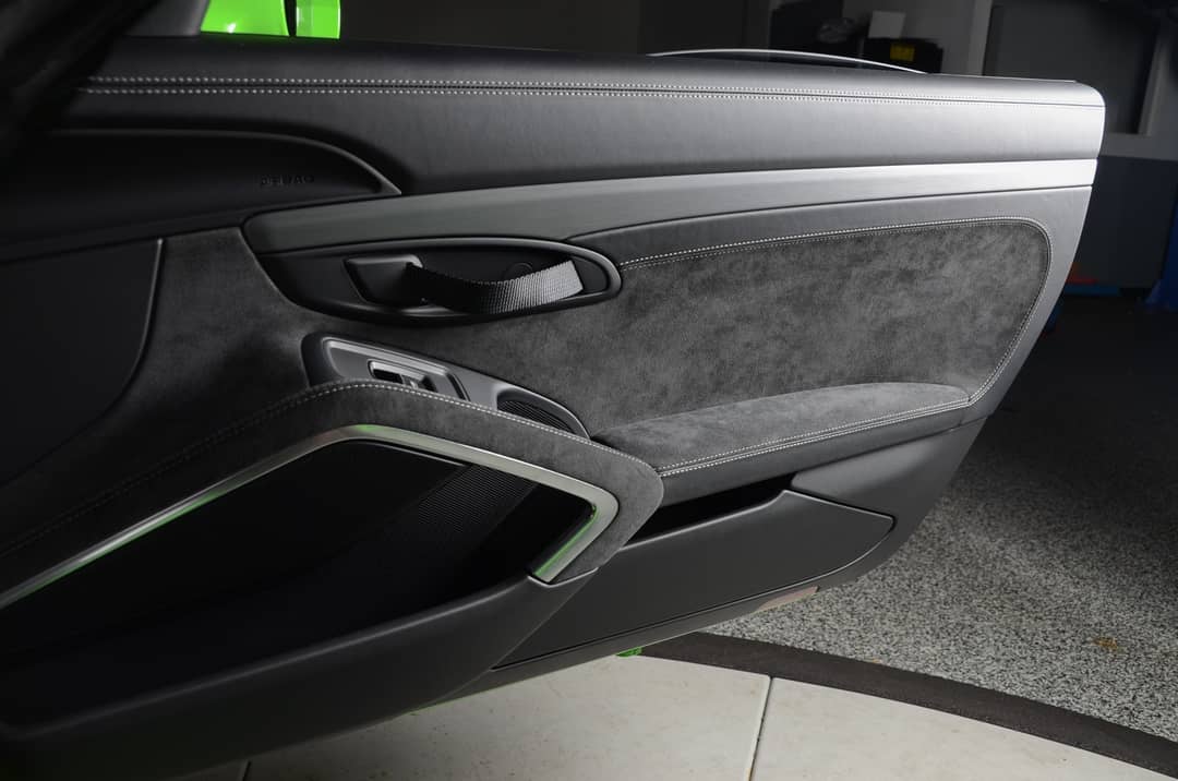 2016 Porsche Cayman GT4 — photo 31