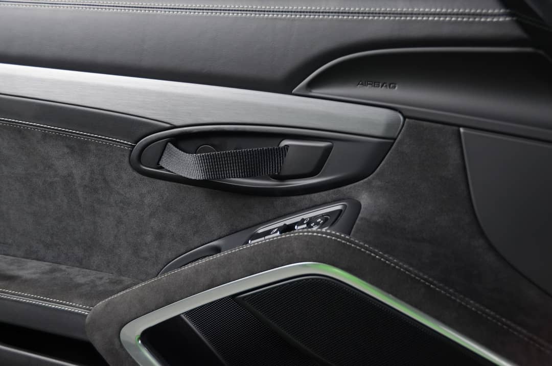 2016 Porsche Cayman GT4 — photo 35