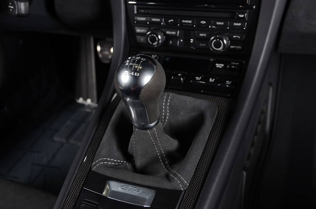 2016 Porsche Cayman GT4 — photo 37