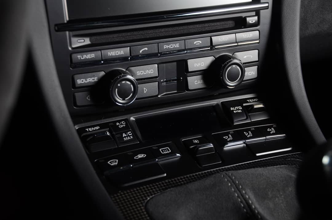 2016 Porsche Cayman GT4 — photo 40