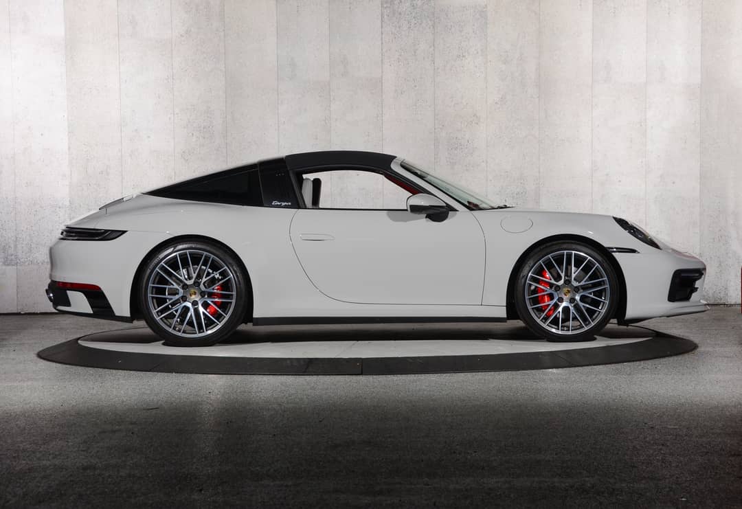 2022 Porsche 911 Targa 4S — photo 2
