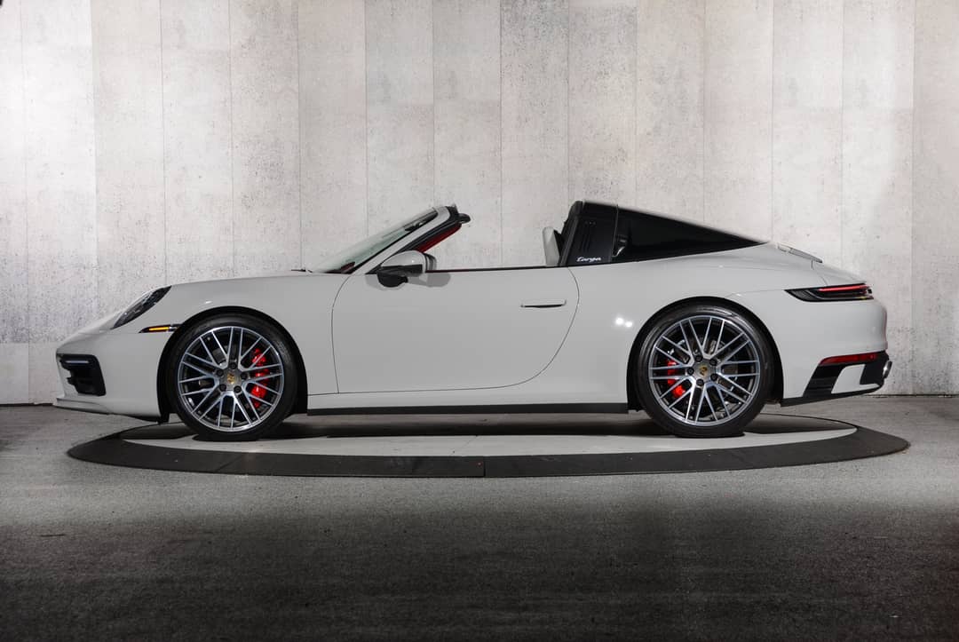 2022 Porsche 911 Targa 4S — photo 18