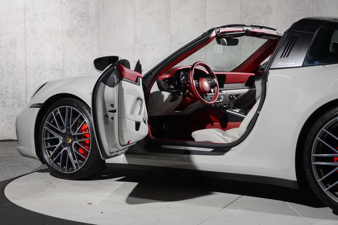 2022 Porsche 911 Targa 4S — photo 22