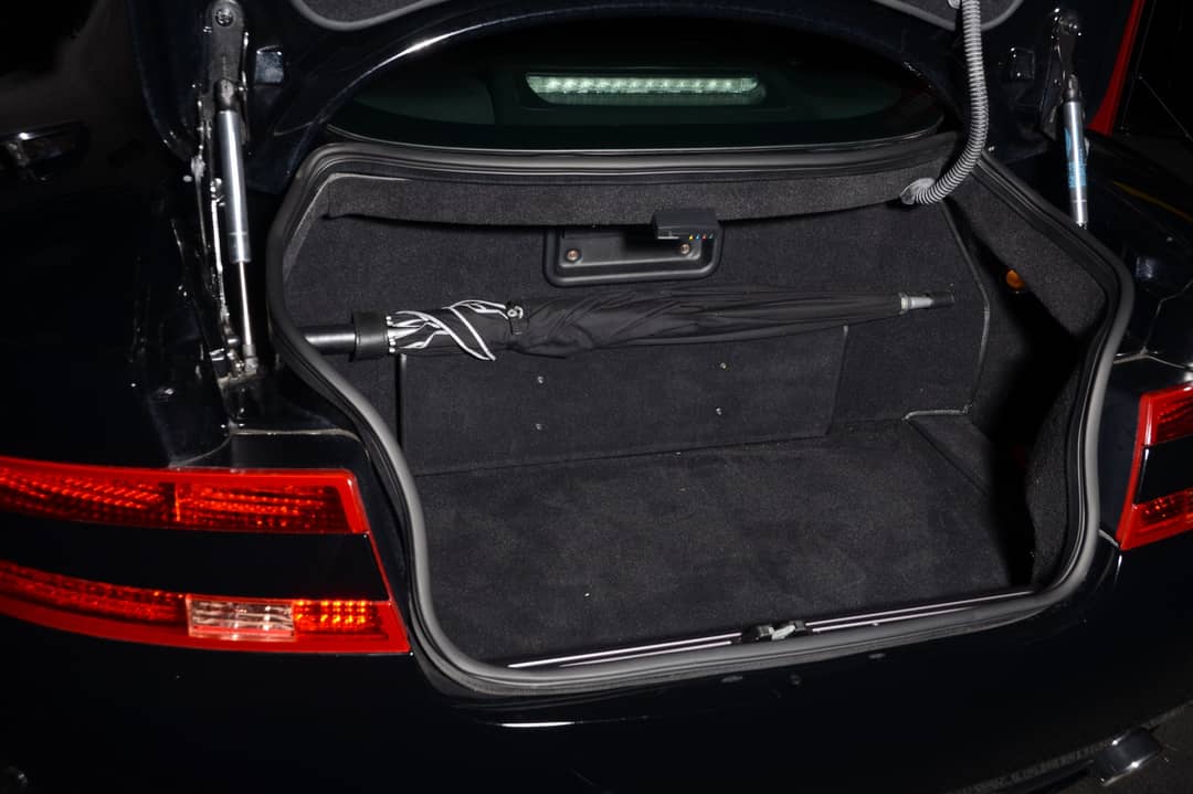 2005 Aston Martin DB9 — photo 29