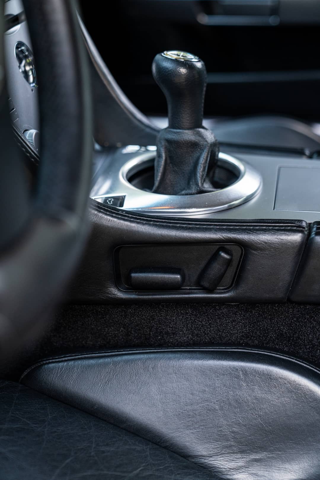 2005 Aston Martin DB9 — photo 6