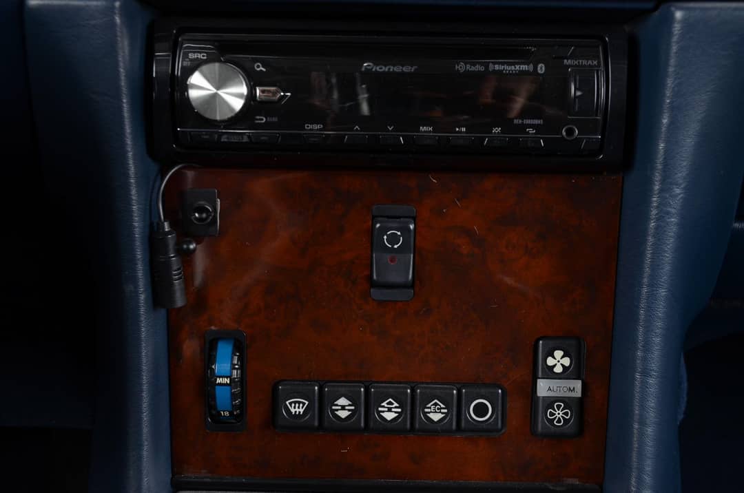 1989 Mercedes-Benz 560-Class 560 SL — photo 47