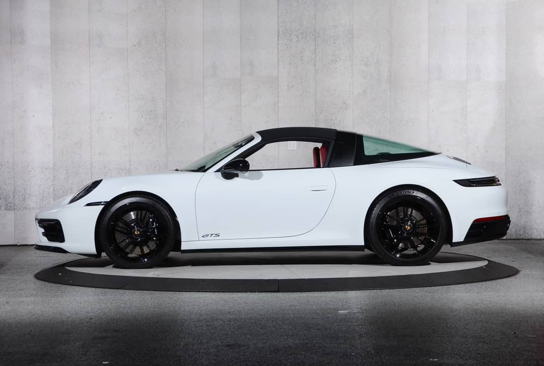 2024 Porsche 911 Targa 4 GTS — photo 18