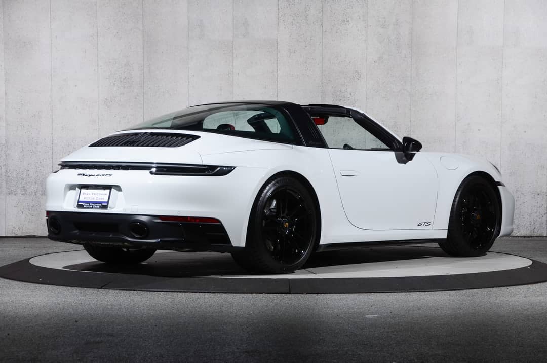 2024 Porsche 911 Targa 4 GTS — photo 31