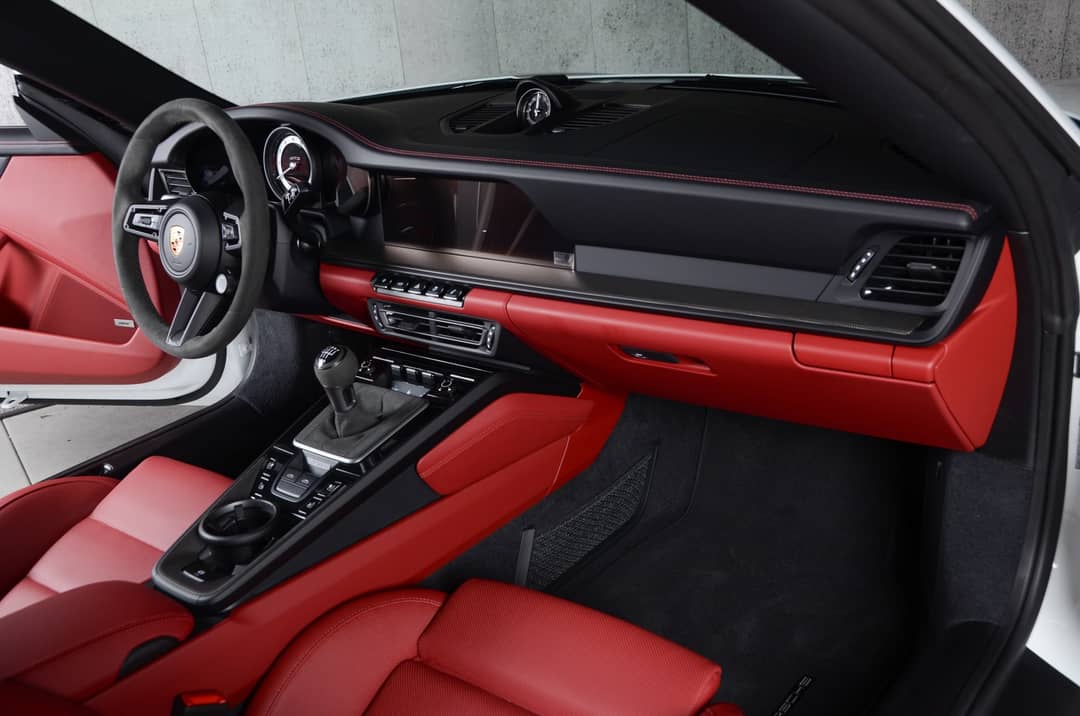 2024 Porsche 911 Targa 4 GTS — photo 33