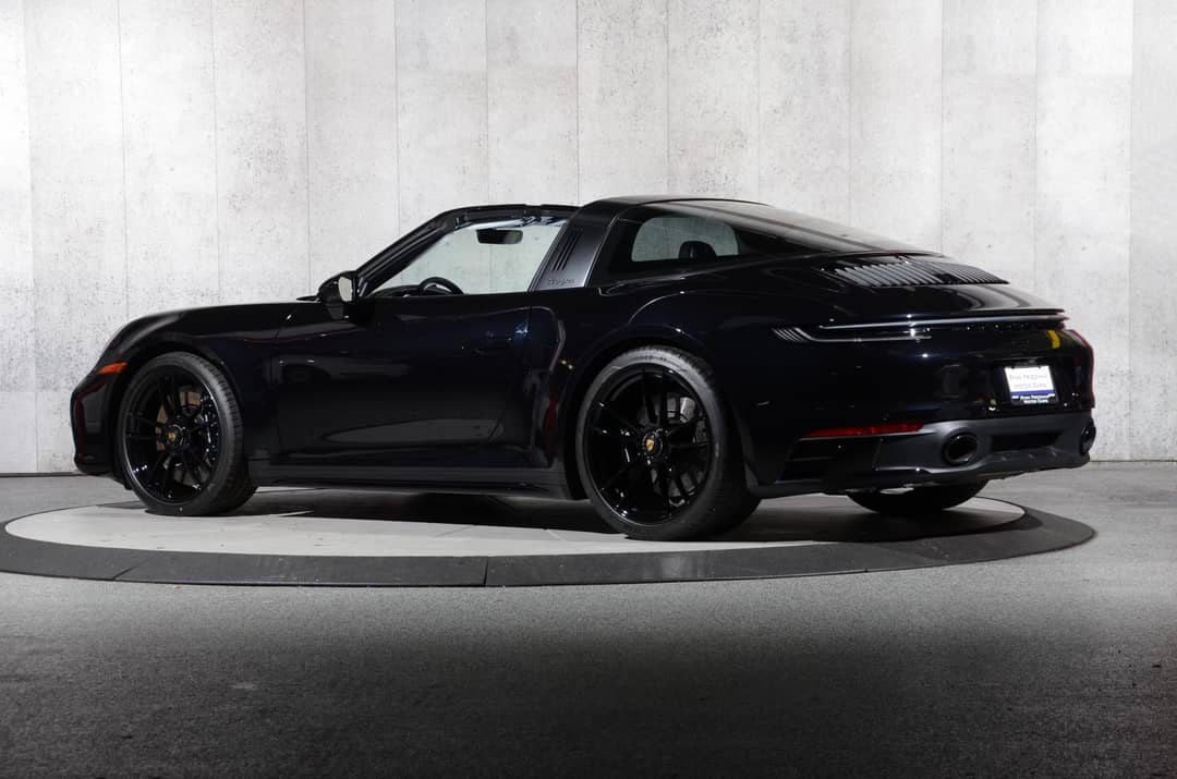 2024 Porsche 911 Targa 4 GTS — photo 10