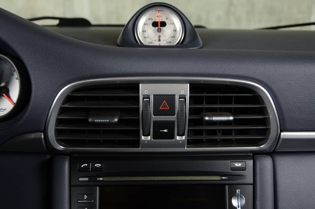 2011 Porsche 911 Carrera 4S — photo 21