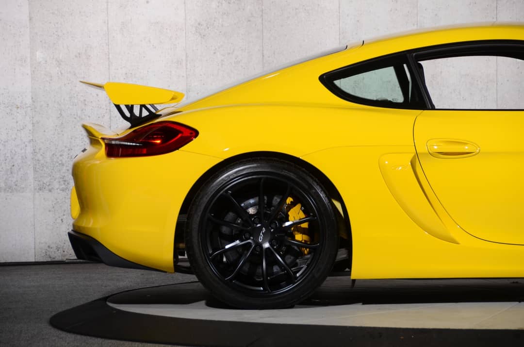 2016 Porsche Cayman GT4 — photo 15