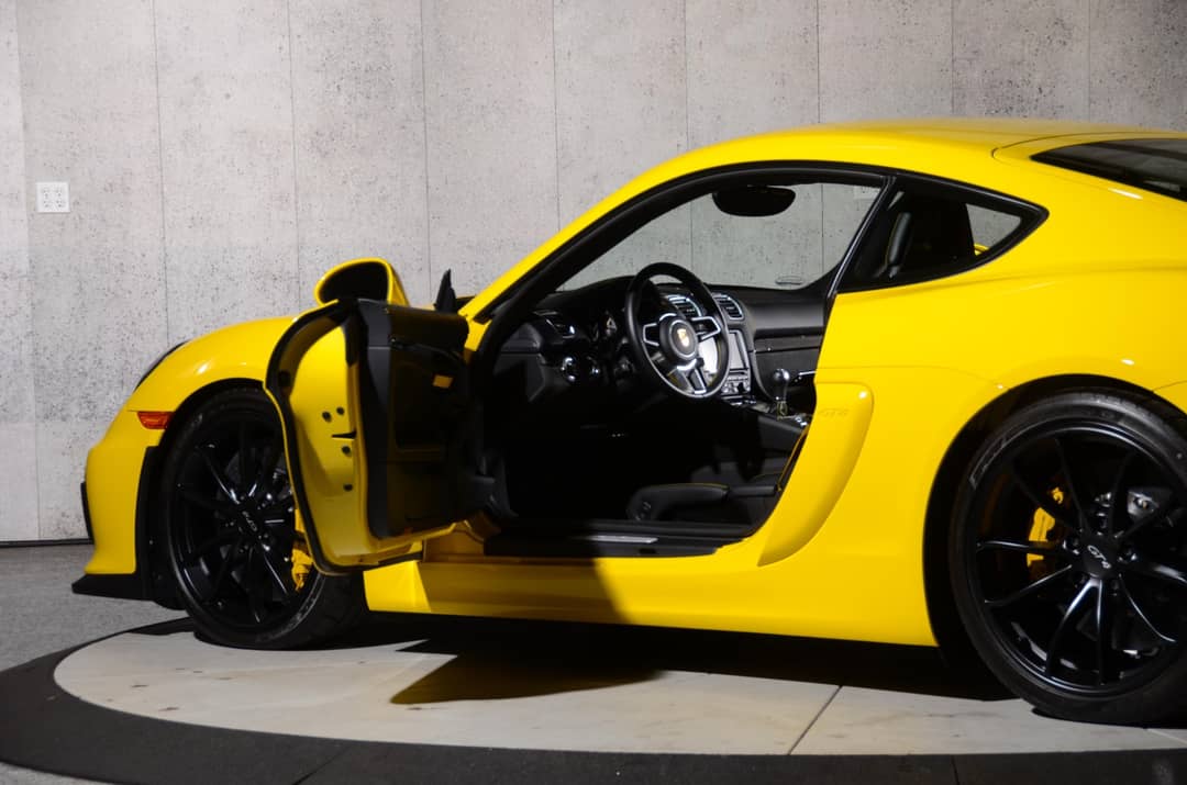 2016 Porsche Cayman GT4 — photo 19