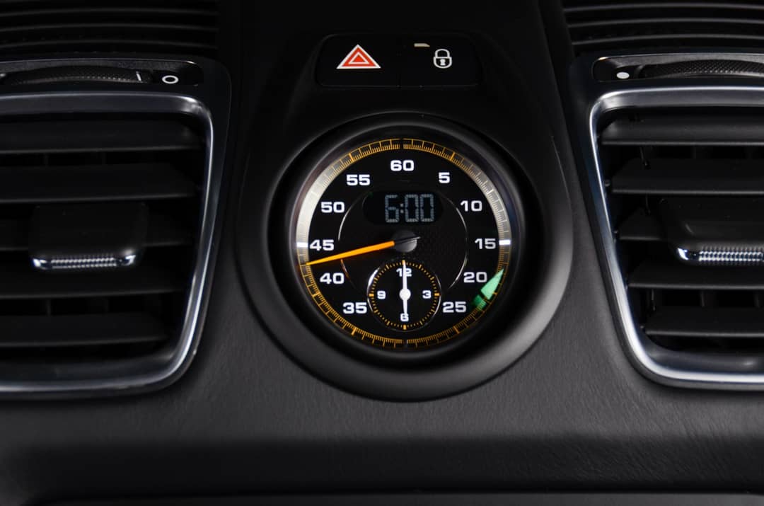 2016 Porsche Cayman GT4 — photo 23