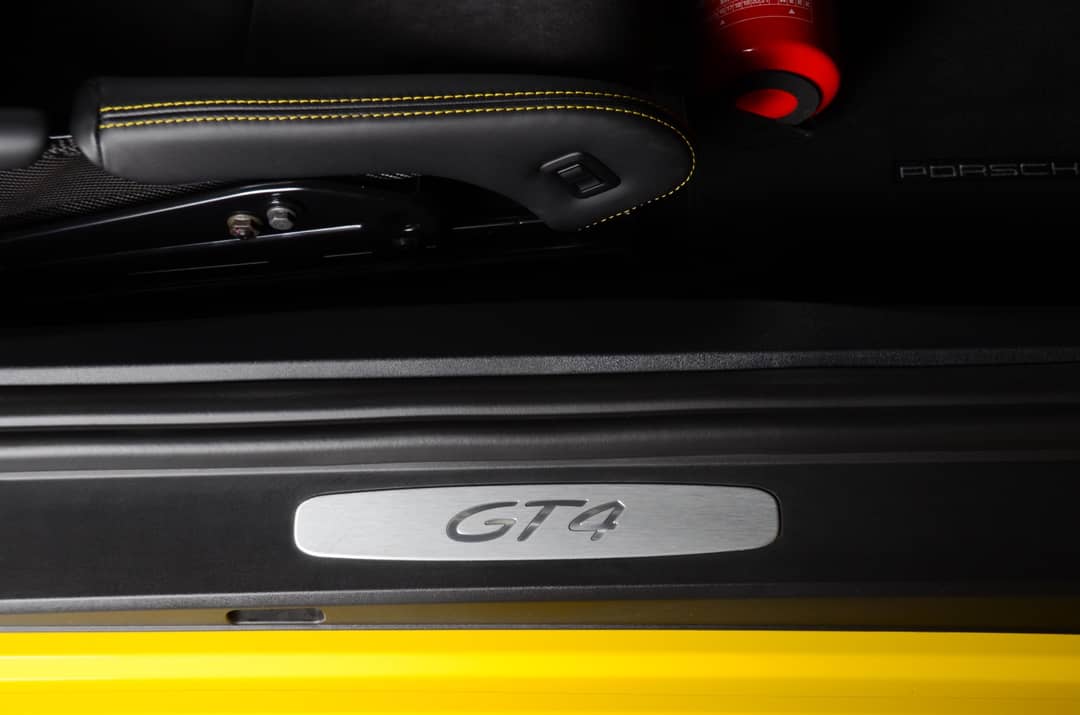 2016 Porsche Cayman GT4 — photo 25