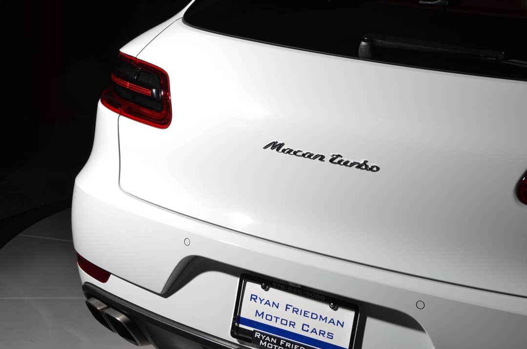 2017 Porsche Macan Turbo — photo 11