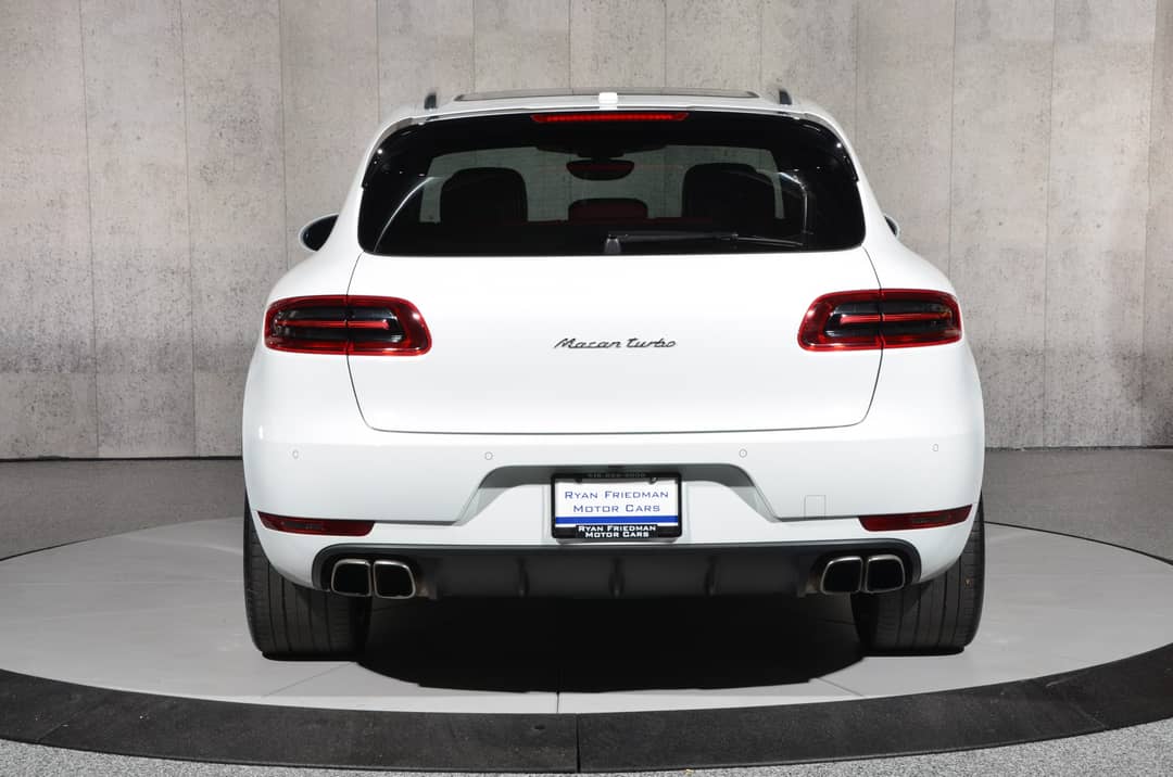 2017 Porsche Macan Turbo — photo 9