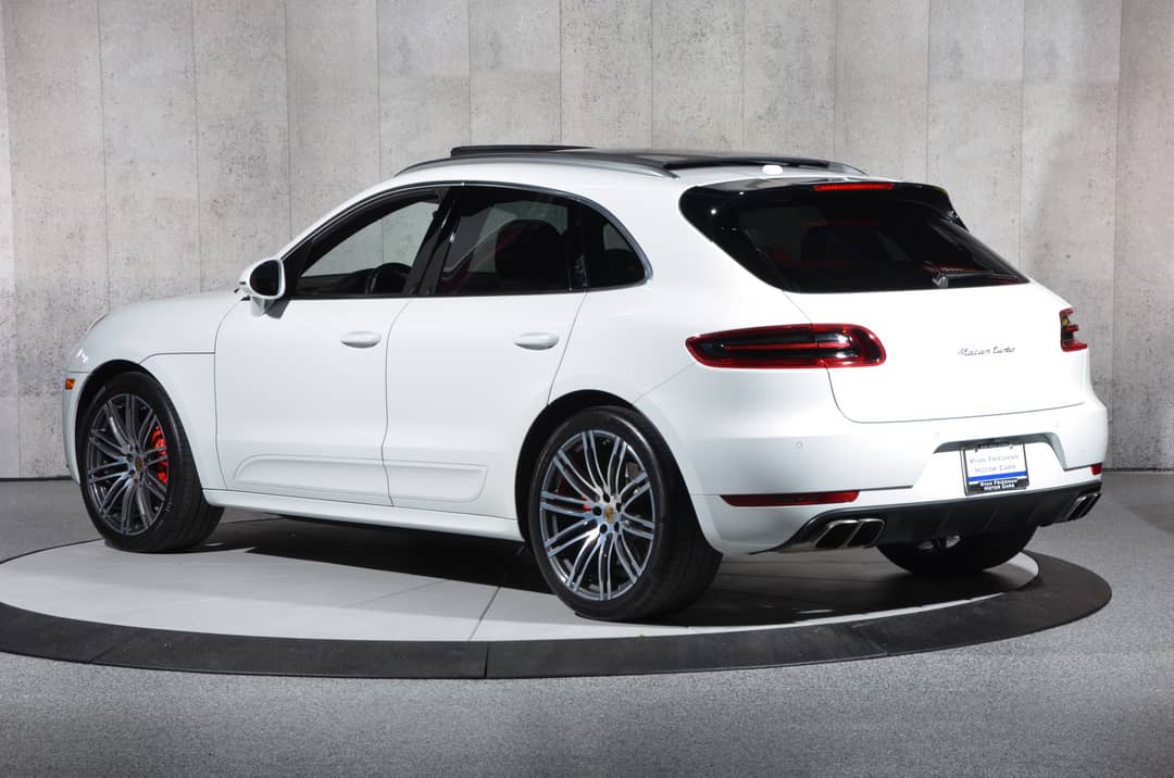 2017 Porsche Macan Turbo — photo 10