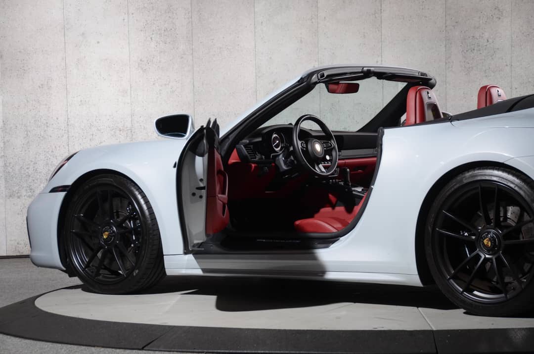 2024 Porsche 911 Carrera GTS — photo 17