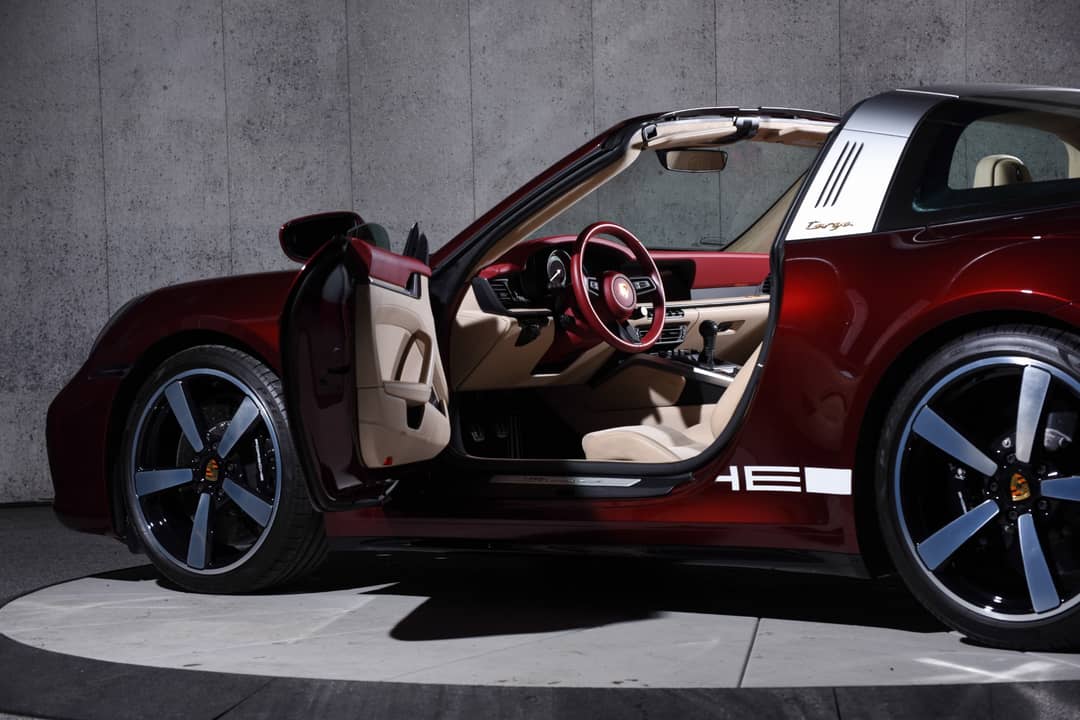 2021 Porsche 911 Targa 4S Heritage Edition — photo 16