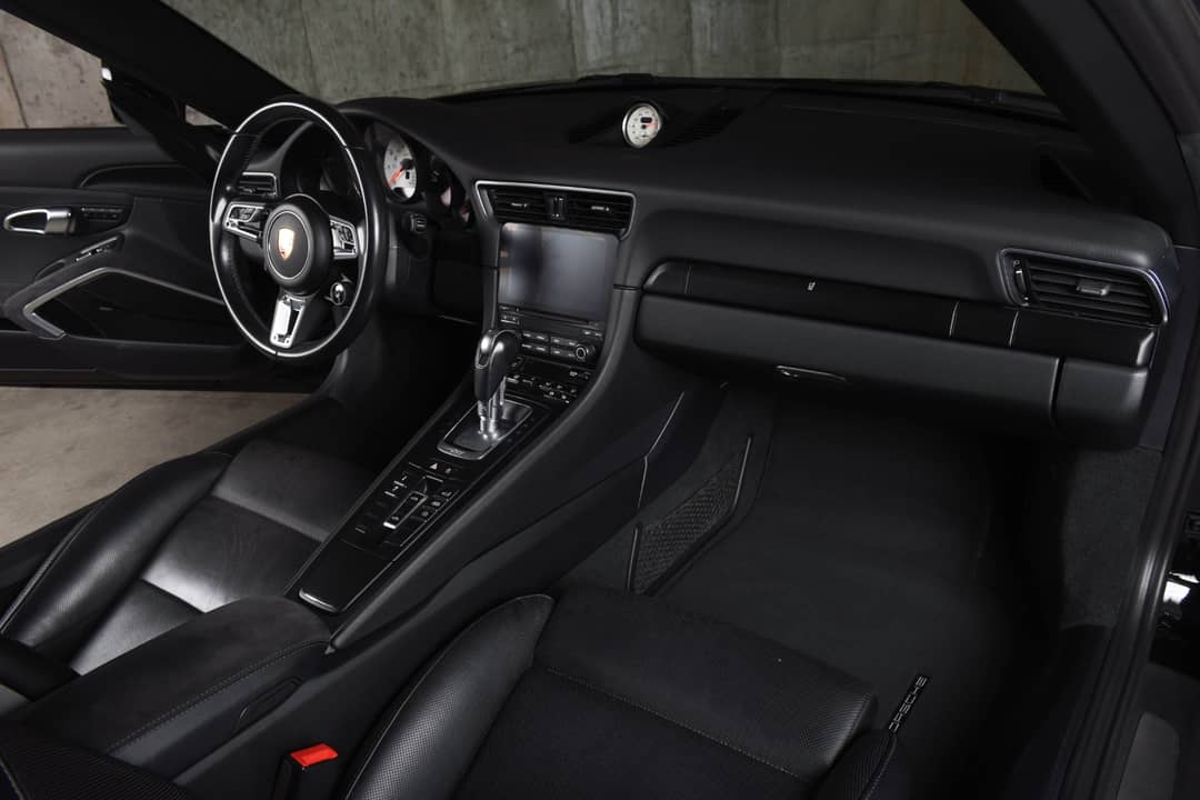 2019 Porsche 911 Targa 4 GTS — photo 16