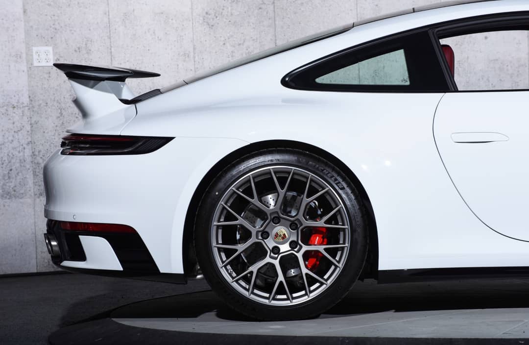 2024 Porsche 911 Carrera 4S — photo 16