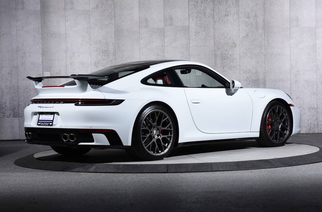 2024 Porsche 911 Carrera 4S — photo 3