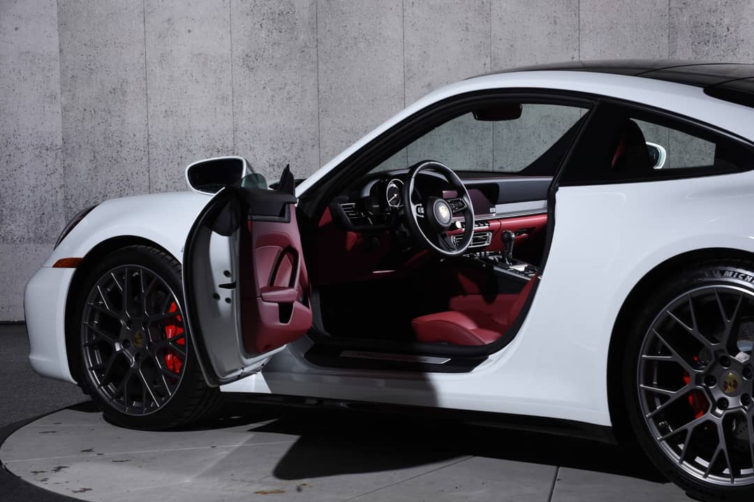 2024 Porsche 911 Carrera 4S — photo 21