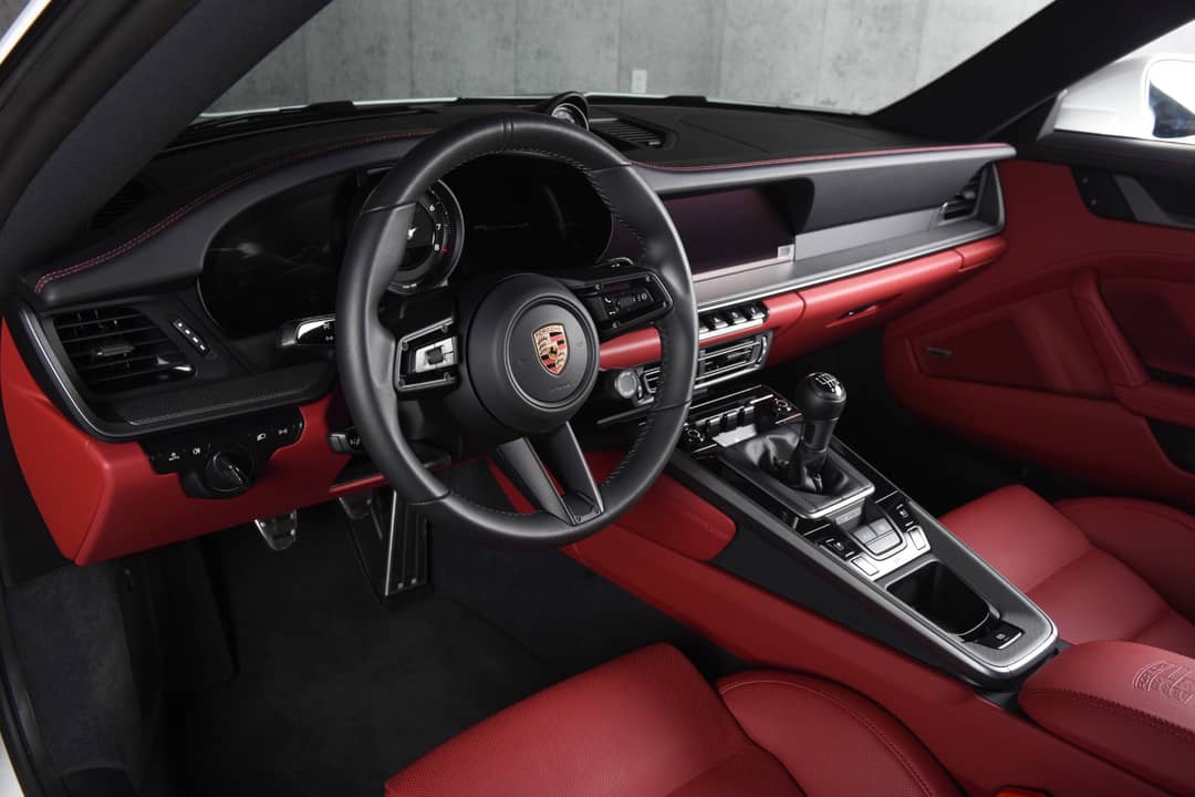 2024 Porsche 911 Carrera 4S — photo 4