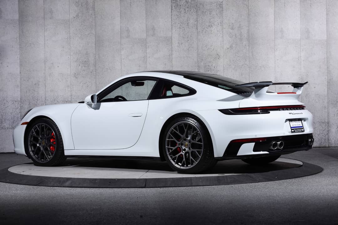 2024 Porsche 911 Carrera 4S — photo 10