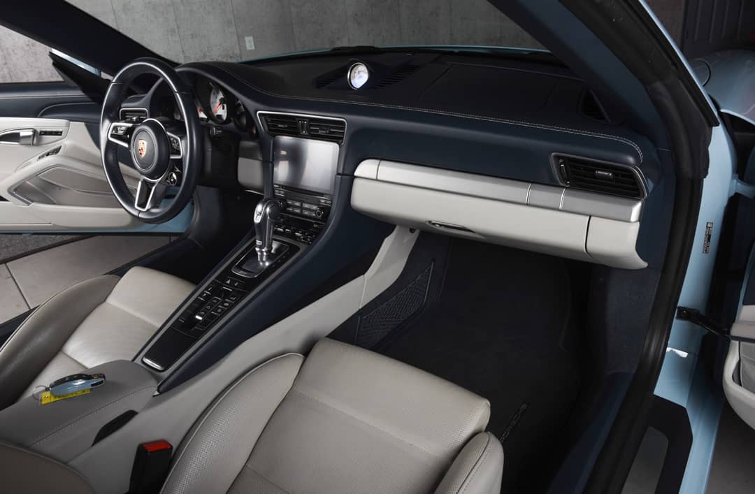 2017 Porsche 911 Carrera 4S — photo 16