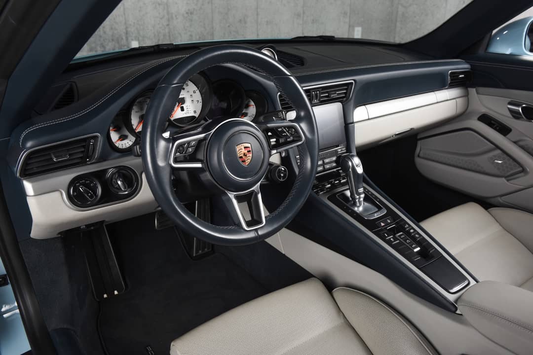2017 Porsche 911 Carrera 4S — photo 4