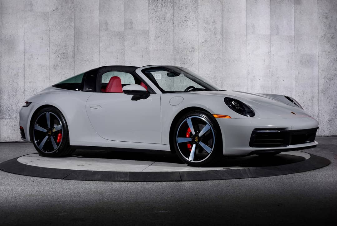 2022 Porsche 911 Targa 4S — photo 2