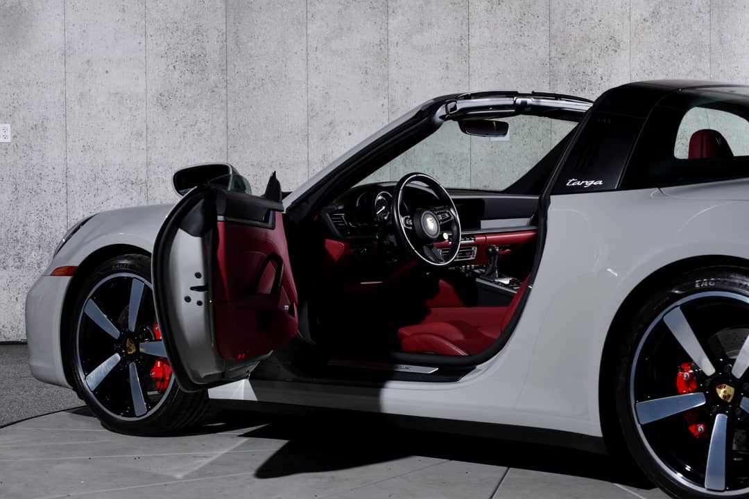 2022 Porsche 911 Targa 4S — photo 13