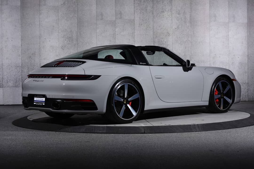 2022 Porsche 911 Targa 4S — photo 3