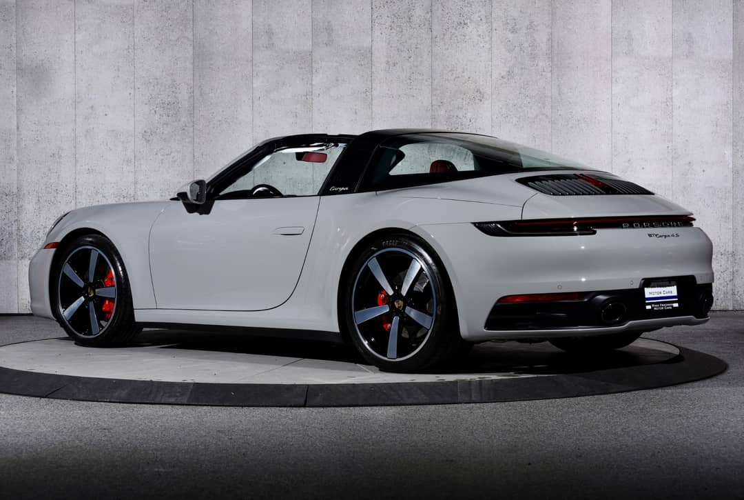 2022 Porsche 911 Targa 4S — photo 9