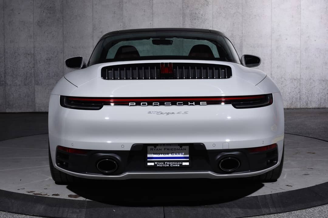 2022 Porsche 911 Targa 4S — photo 10