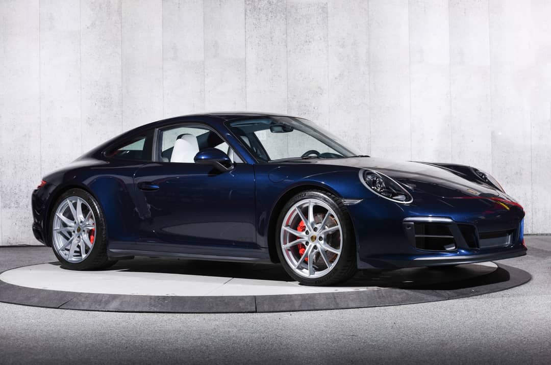 2019 Porsche 911 Carrera GTS — photo 2
